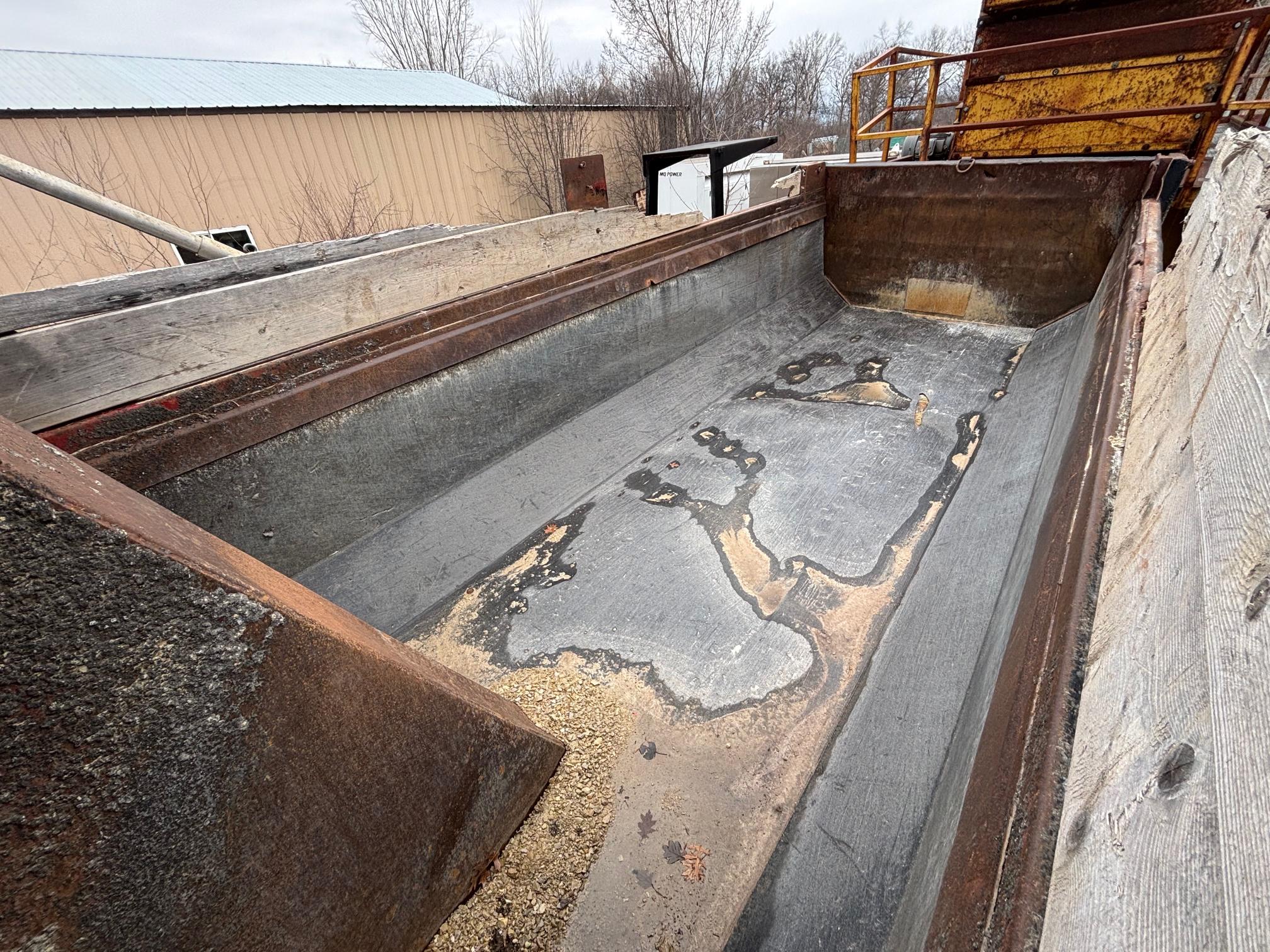 1996 VOLVO Quad-Axle - Image 13